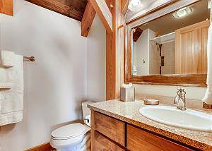 Lake Chutes King En-Suite Bathroom