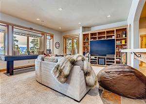 Shuffle board, entertainment system,