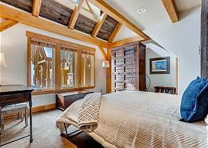 Mach 1 King Room
