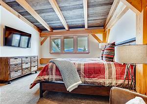 Lake Chutes King Suite