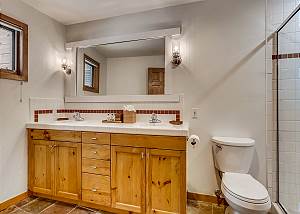 Brown Bear King En-Suite