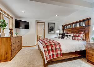 Brown Bear King Suite