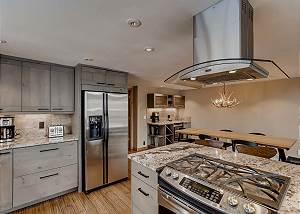 Island gas cook top looking to dining
