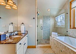 Delightful Moose Ensuite Bath