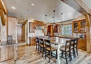 Fully equipped Gourmet Kitchen