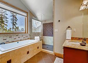 Wandering Moose Ensuite Bath