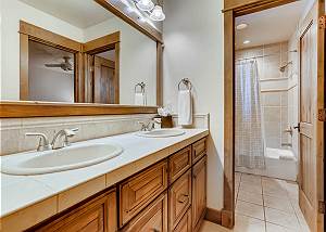 Jack-and-Jill Bath