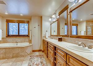 Woodland Master Ensuite Bath