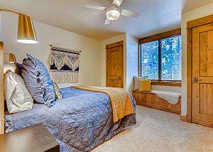 Wildflower Queen Suite