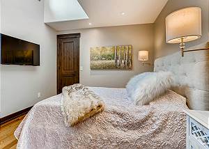 Reindeer Queen Bedroom