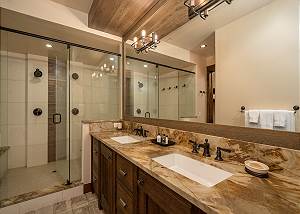 Floating Feather Ensuite Bath