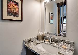 Columbine King Ensuite Bath