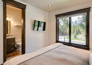 Columbine King Bedroom Suite