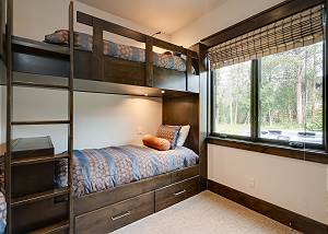 Bear Paws Bunk Room