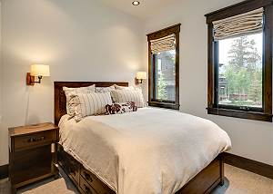 Quicksilver Queen Suite