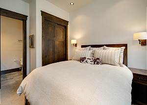 Quicksilver Queen Suite