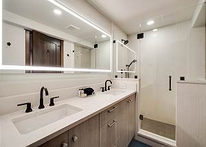 Blue River Suite Ensuite Bath