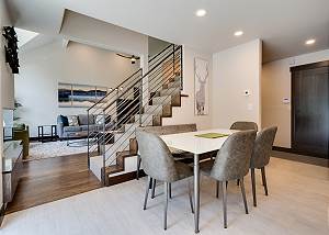 Seating for 6 in the Kitchen