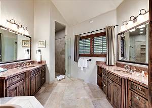 Majestic Mountain Ensuite Bath