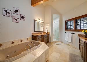 Majestic Mountain Ensuite Bath