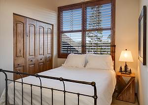 Claimjumper Queen Bedroom