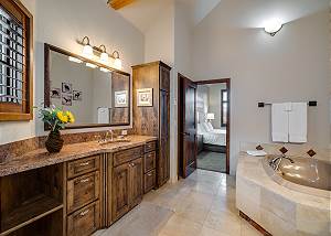 Majestic Mountain Ensuite Bath