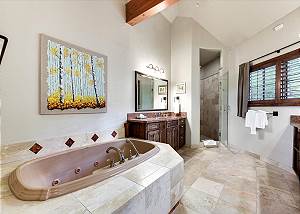 Majestic Mountain Ensuite Bath
