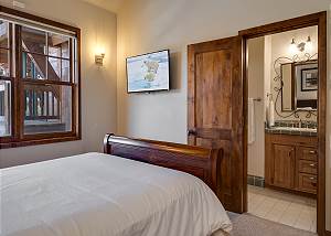 Snowflake Queen Suite