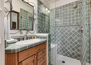 Snowflake Queen Ensuite Bath