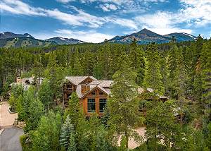 Majestic Mountain Lodge