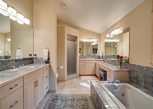 Roxie's Ensuite Bath