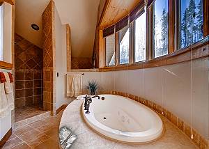 Eagle's Nest Ensuite Bath
