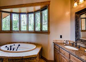 Eagle's Nest Bath