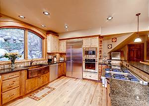 Spacious Kitchen with gas cooktop