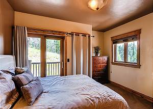 Queen Room on Main Level