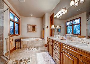 Grizzly Ensuite Bath