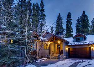 Exterior of Beaver's Lodge at Dusk