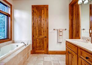 Trout Suite Ensuite Bath
