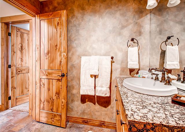 - exclusive to Pine View Room