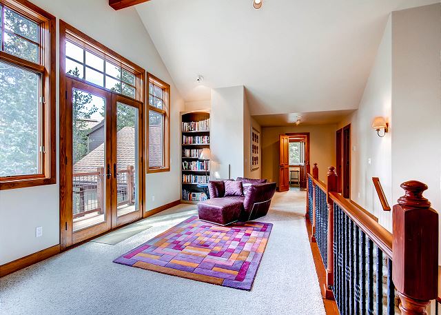 Upper Level Sitting Area