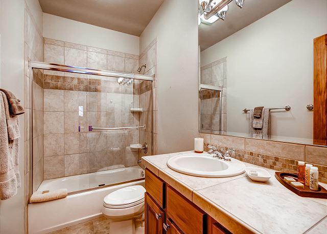 Full Hall Bath Exclusive to Essex King Bedroom on Lower Level