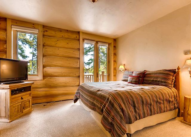 Pines Suite - sleeps 2 in one king bed