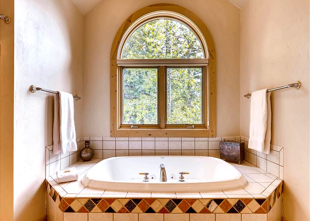 Clifton Suite Ensuite Soaking Tub