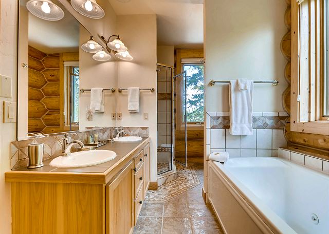 Pines Suite - Ensuite bathroom
