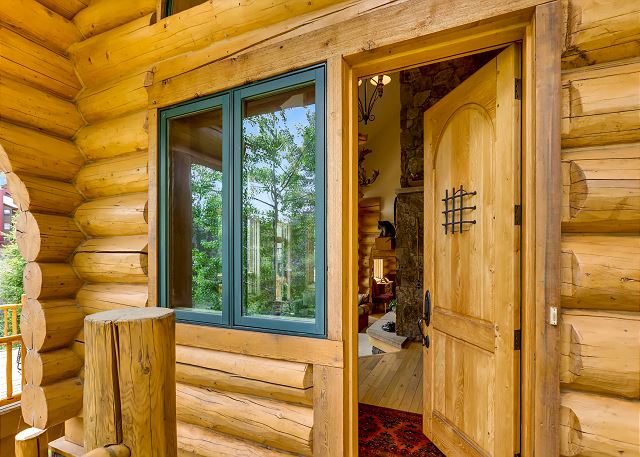 Top level entryway to living area and kitchen