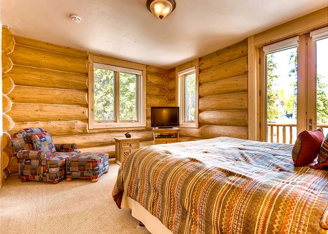 Pines Suite - Sleeps 2 in one king bed
