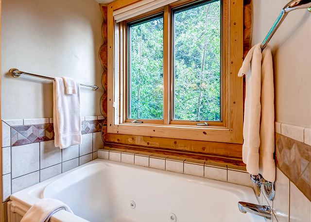 Pines Suite Ensuite Bath