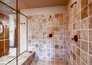 Royal Peak King Ensuite Bath