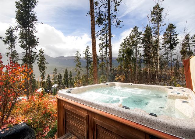 Private Outdoor Hot Tub with Beautiful Views!