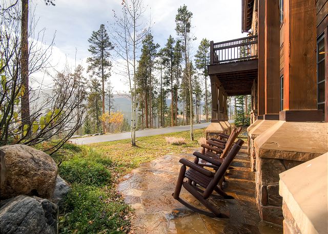 Lovely Patio with Relaxing Seating and Amazing Views!